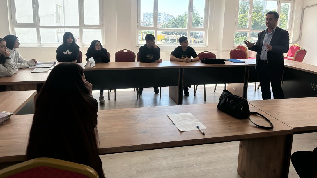 Nihal Erdem Anadolu Lisesi Müdürü Faruk TEMEL tarafından öğrencilere yönelik PISA bilgilendirme toplantısı yapıldı.